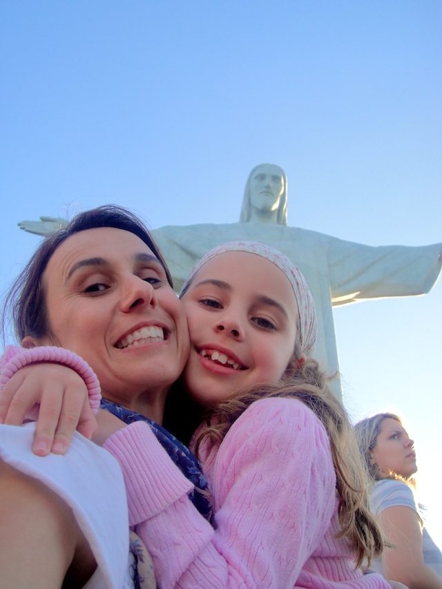 Rio com crianças Cristo