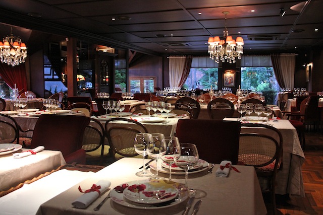 ambiente romântico e sofisticado para fondue do Belle du Valais
