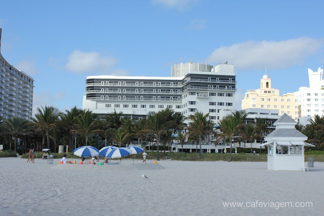 o hotel visto da praia