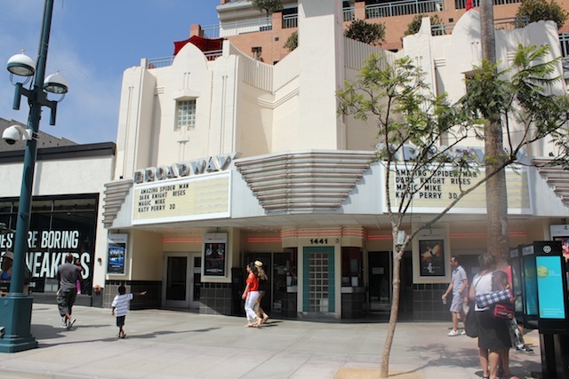 Westwood: lojinhas de ruas e cinemas clássicos de grandes pré-estreias em LA