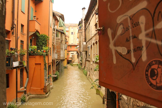 O lado Veneza de Bologna se esconde em uma janelinha na Via Capo di Lucca 