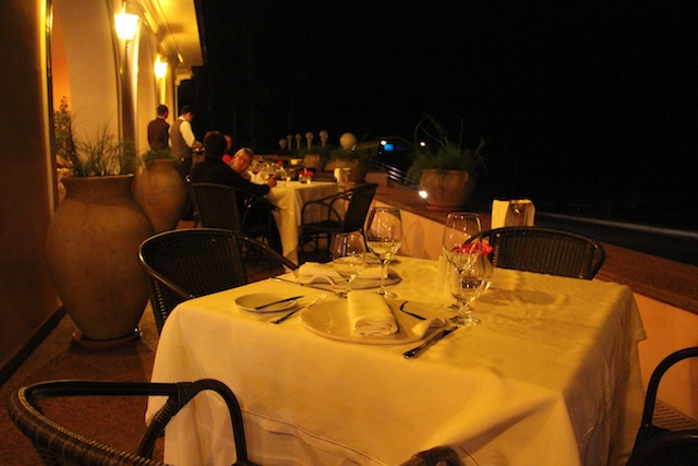 área mesas externas restaurante Itaipu