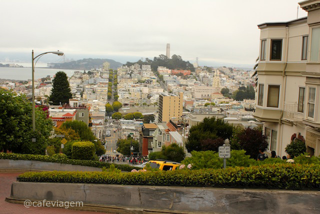 o topo da Lombard Street - rua mais famosa de SF