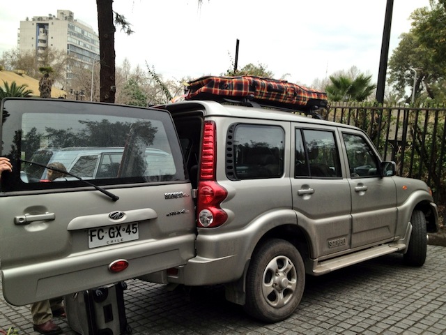 O carro da Exploring Chile que fez o nosso transporte do aeroporto-hotel. E Santiago para o Valle Nevado.