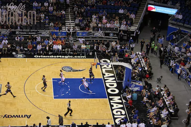 Amway Center - jogo de basquete em Orlando em família