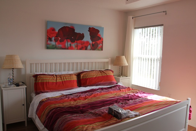 O quarto do casal: cama gigante e confortável