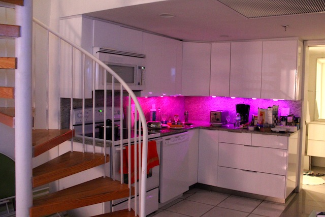 adorei o efeito das luzes da cozinha que ficavam mudando de cores!!