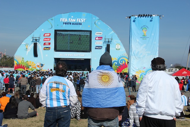Argentinos e uruguaios tomaram conta da Fan Fest de Porto Alegre