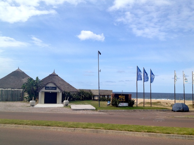 O clube de praia do Mantra (Parador) que só abre na alta temporada