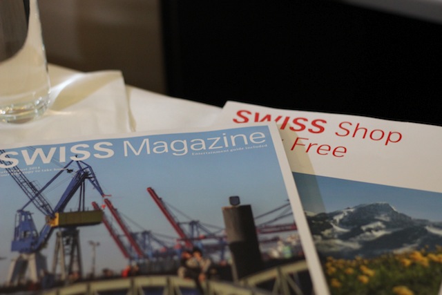 revista de da SWSS e a de compras de Free Shop a bordo.