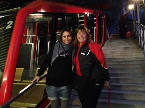 Olha que legal: na volta, conheci uma brasileira que “pilota” o funicular !!