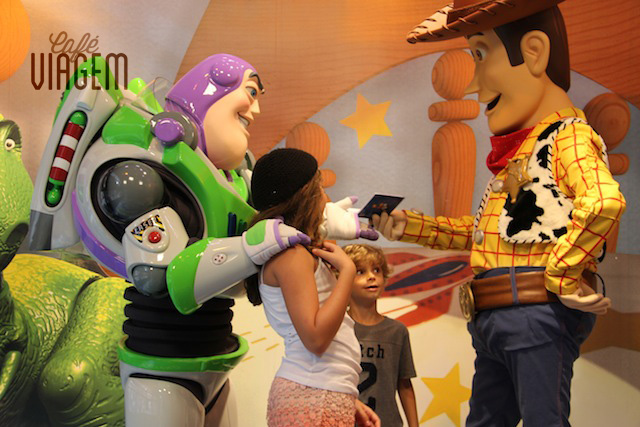 Sempre com filas, o Pixar Place é o ponto de encontro do Buzz e Woddy