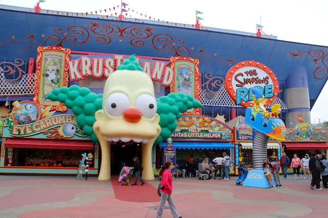 O nosso brinquedo e área favorita no Universal Studios: o Simpsons Ride