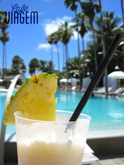 Hotéis pé na areia (Delano) e uma das especialidades de Miami Beach, os drinques!