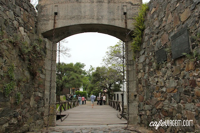 O portão antigo da cidade , um bom ponto de partida 