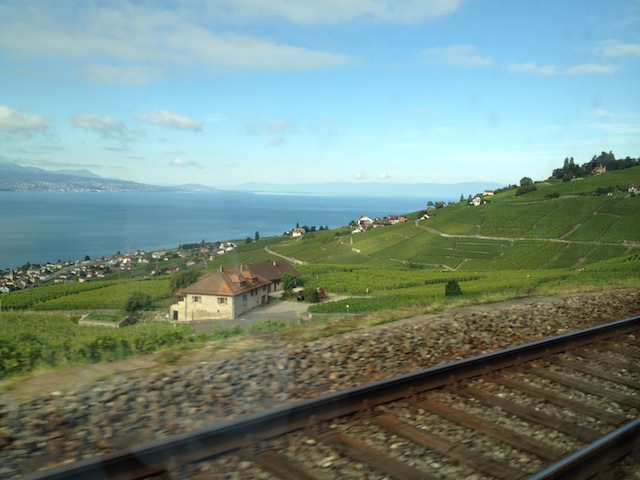 Viajando de trem com Swiss Pass de Lausanne para Montreux, a vista dos vinhedos de Lavaux