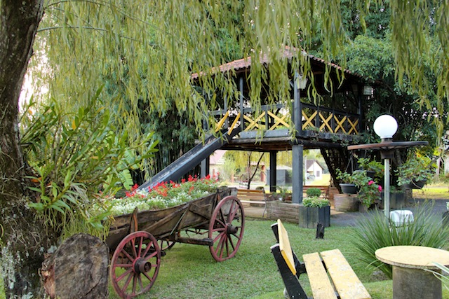O jardim do restaurante em Presidente Lucena