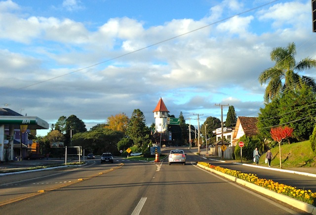 Chegando em Nova Petrópolis, mantenha a sua direita para ir para rua principal ou mesmo para Gramado, ok?