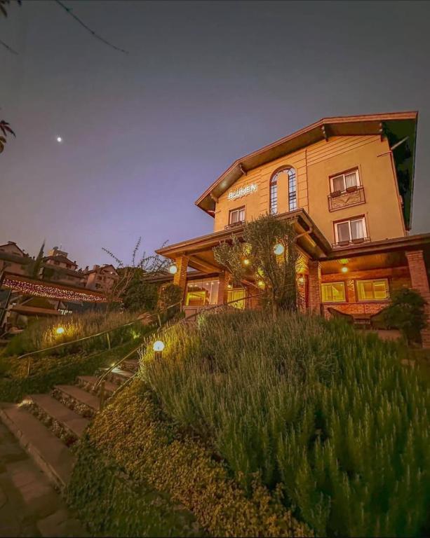 Blumen Hotel Canela