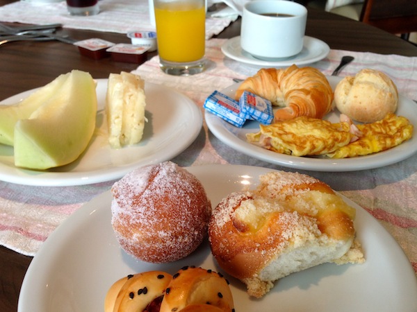 Café da manhã... Adoro as "massinhas" doces de Santa Catarina