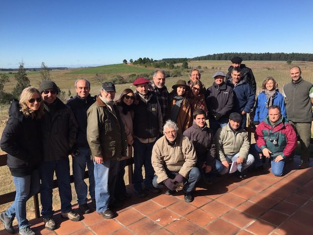 Eu ali de penetra na foto do grupo de vitivnicultores do Uruguai que visitavam a Carrau no mesmo dia que a gente