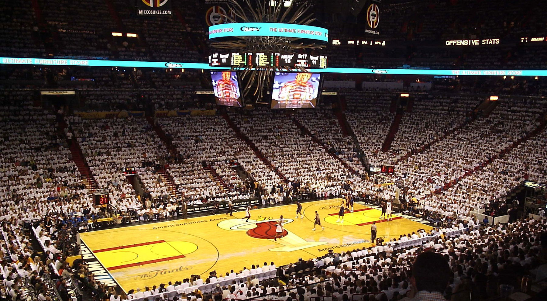 Arena do campeão da NBA é atração para amantes do basquete