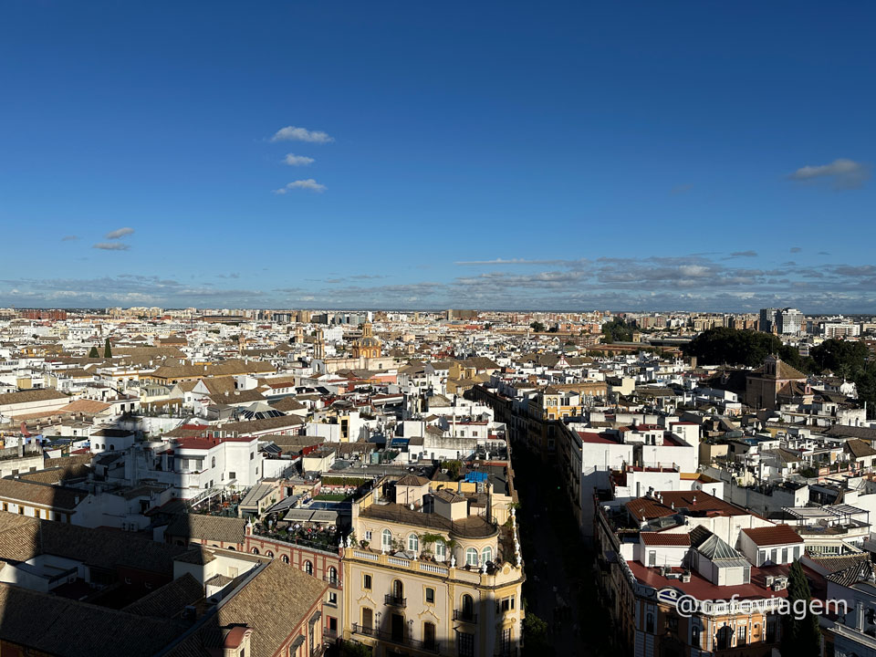 Vista Torre La Giralda na Catedral de Sevilha