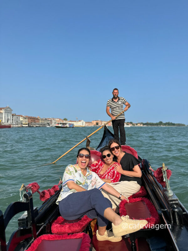 Veneza de gondola