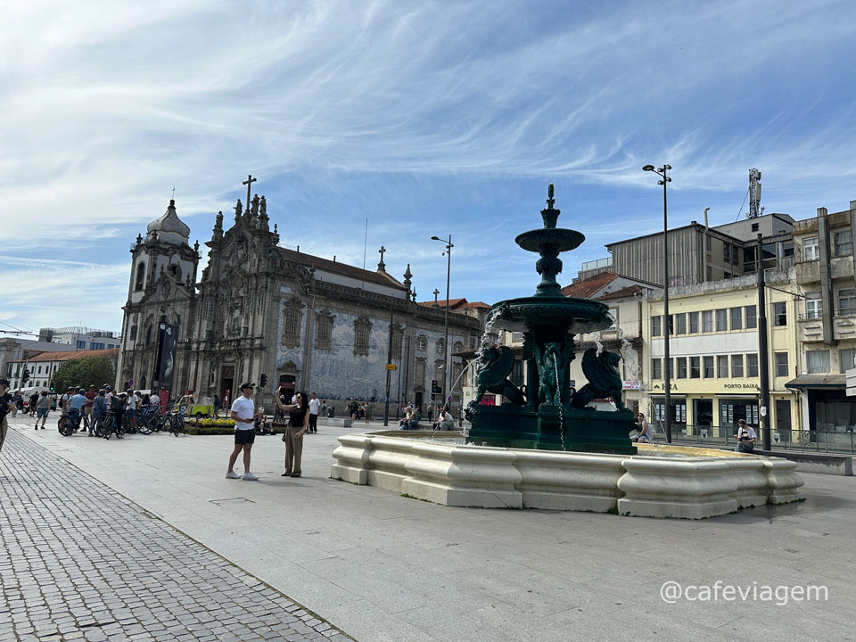 Fonte dos Leões e Igreja do Carmo Porto 