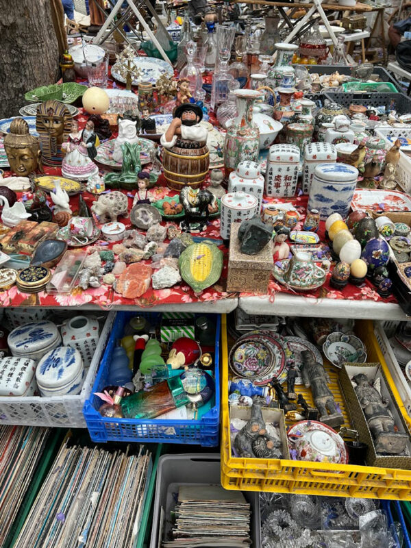 Mercados de Rua na Europa: feira da Ladra em Lisboa